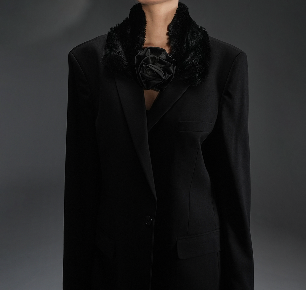 Fur and Rose Collar Black Blazer